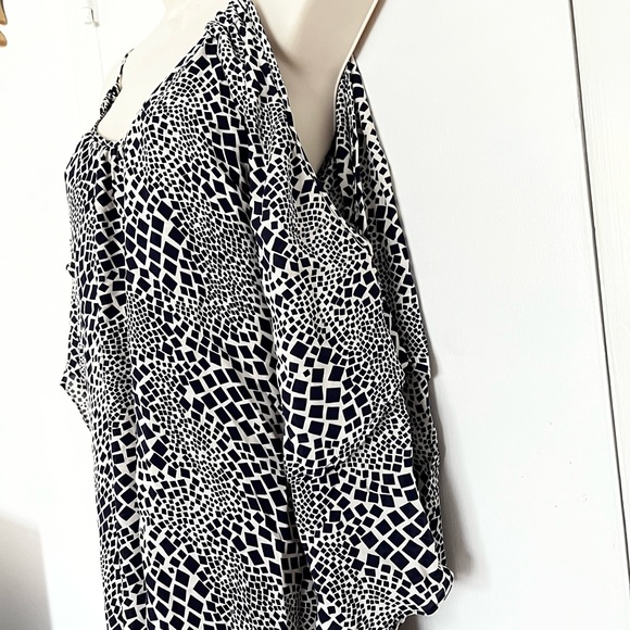 ⭐️Bogo ⭐️ 🍓 Parker XS cold shoulder black white silk mini dress - Picture 3 of 15